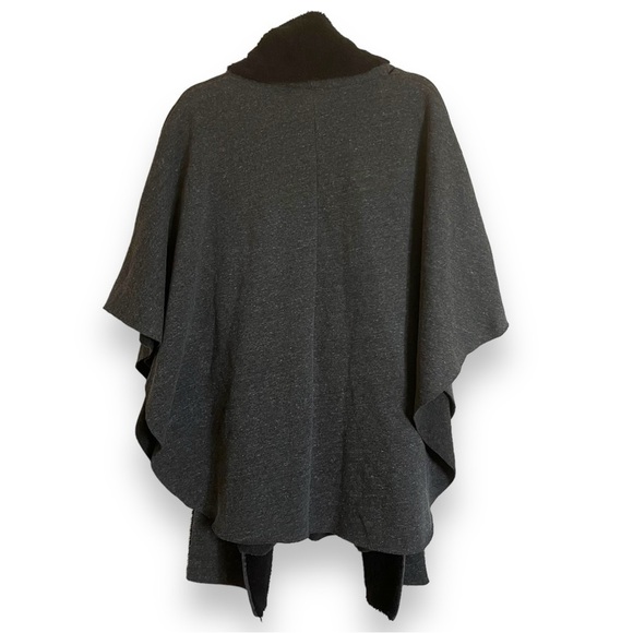 ALO Yoga Sherpa-Lined Charcoal Gray Wrap Poncho Fits Size Medium/Large - Picture 7 of 8